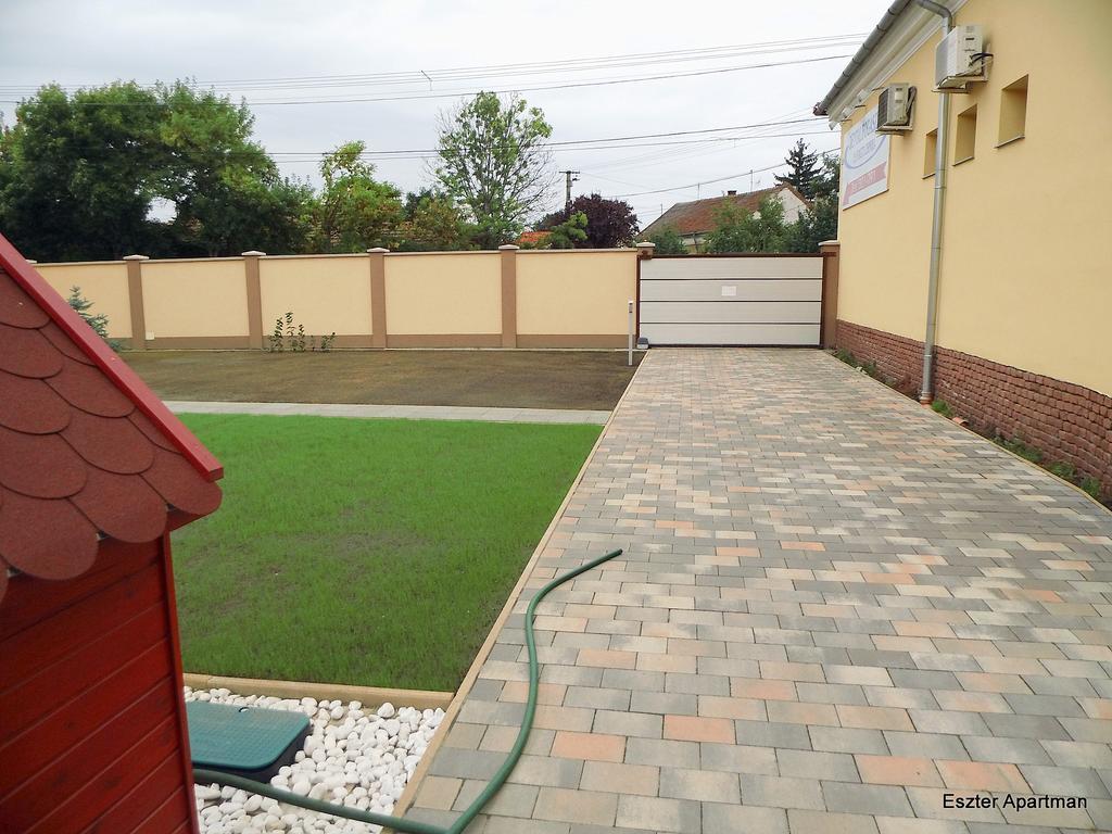 Eszter Apartman Bekescsaba Luaran gambar