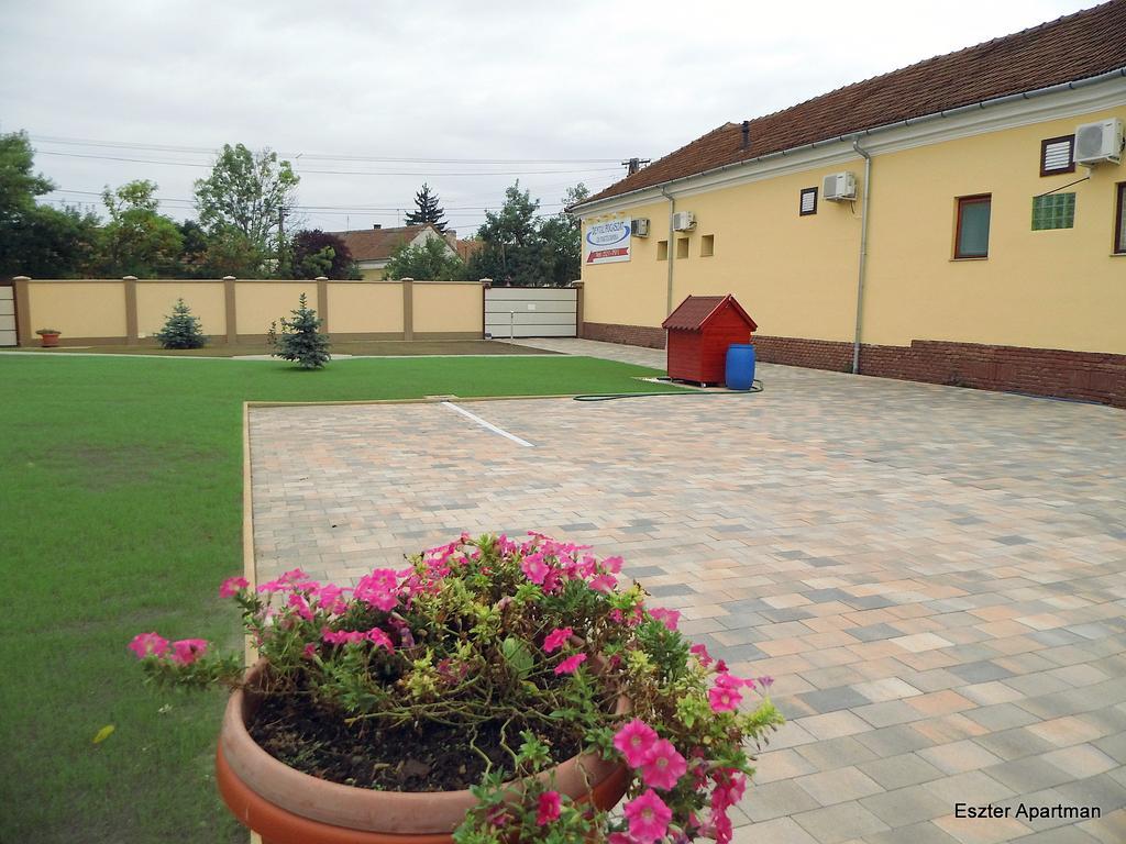 Eszter Apartman Bekescsaba Luaran gambar