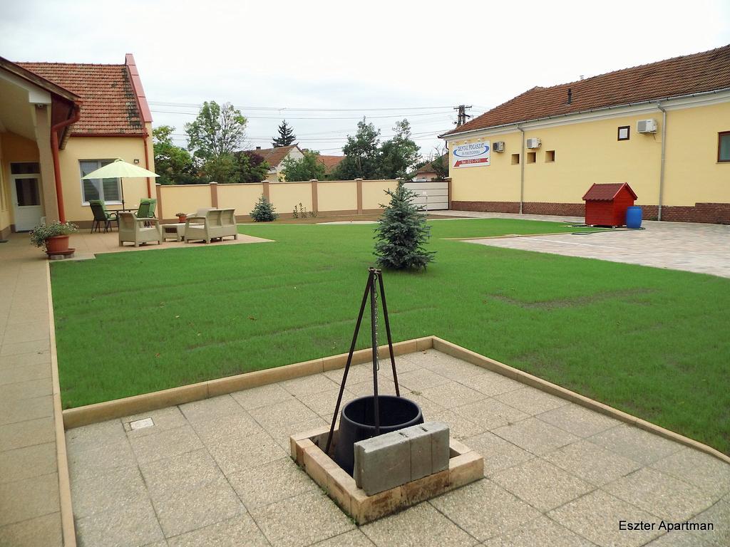 Eszter Apartman Bekescsaba Luaran gambar